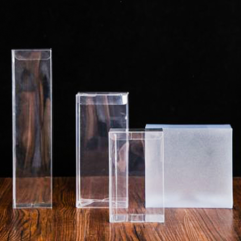 Caseta de plastic transparent ă pentru animale